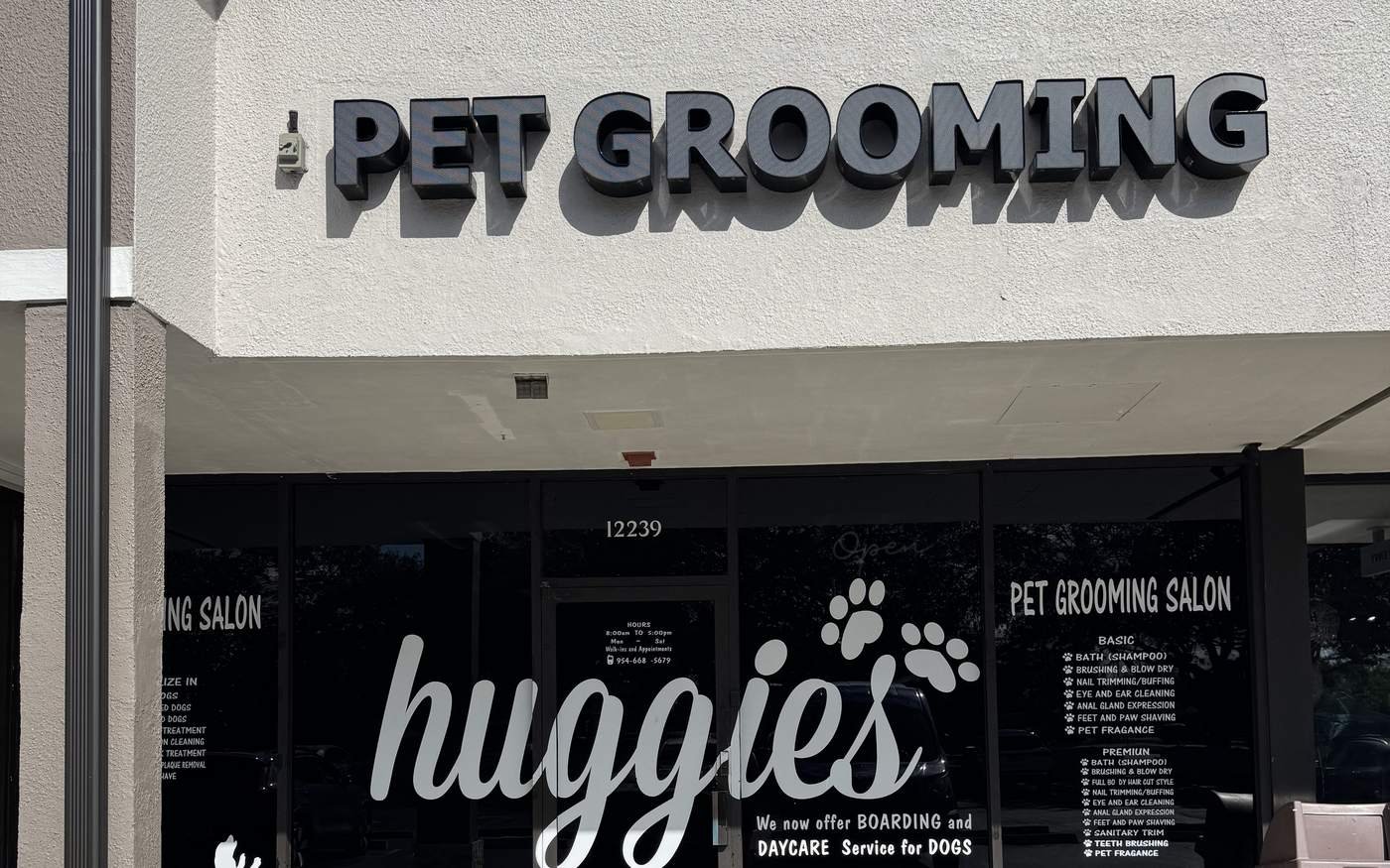 Huggies Pet Grooming salon storefront on Sheridan St, Pembroke Pines FL